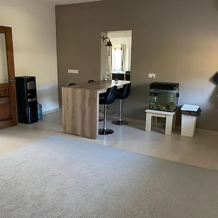 Luxurious 4 Bedroom With Magnificent Views *