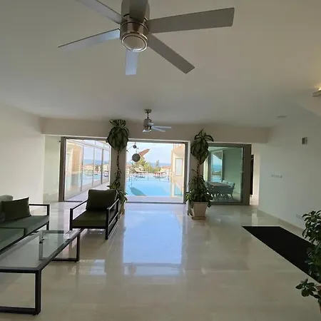 Luxurious 4 Bedroom With Magnificent Views فيلة