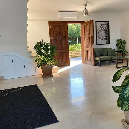 فيلة Luxurious 4 Bedroom With Magnificent Views Elea