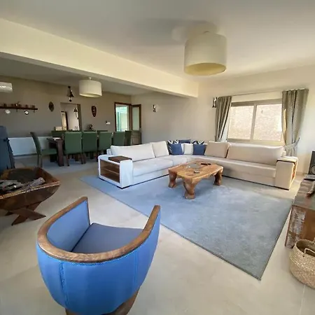 Luxurious 4 Bedroom With Magnificent Views Elea