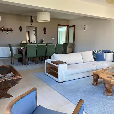 Luxurious 4 Bedroom With Magnificent Views