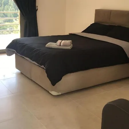 Villa Luxurious 4 Bedroom With Magnificent Views *