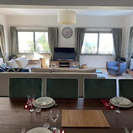 Vila Luxurious 4 Bedroom With Magnificent Views