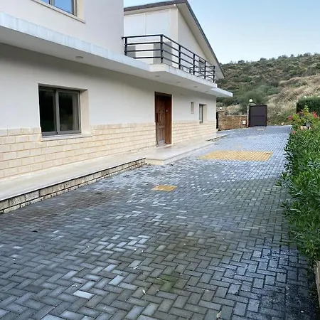 Luxurious 4 Bedroom With Magnificent Views