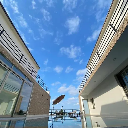 Luxurious 4 Bedroom With Magnificent Views Villa *