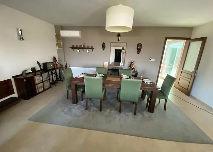 Villa Luxurious 4 Bedroom With Magnificent Views *