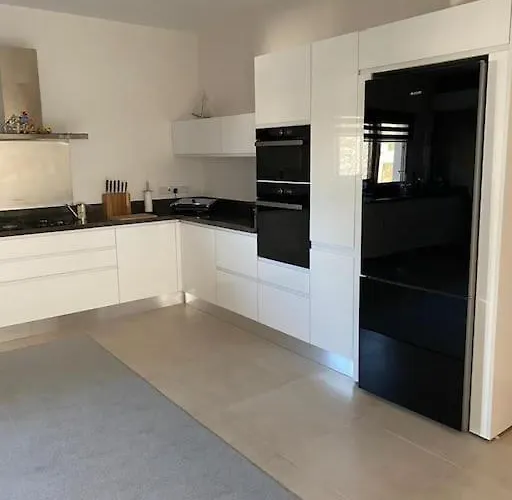 Luxurious 4 Bedroom With Magnificent Views Elea