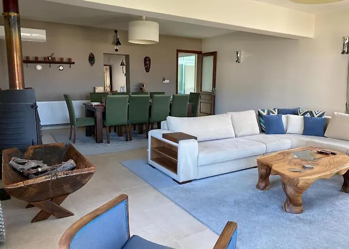 Luxurious 4 Bedroom With Magnificent Views