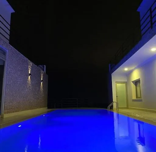 Luxurious 4 Bedroom With Magnificent Views ヴィラ *