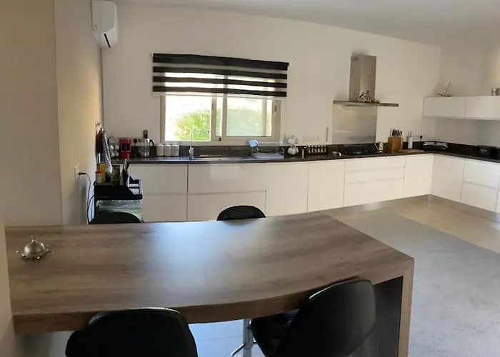 Luxurious 4 Bedroom With Magnificent Views Villa