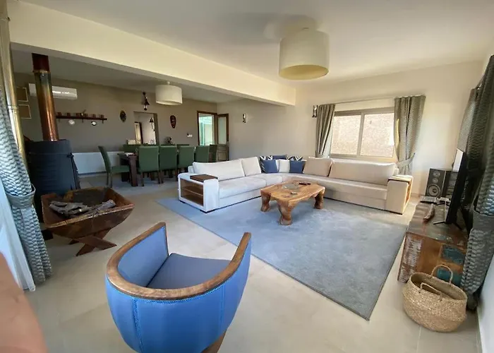 Luxurious 4 Bedroom With Magnificent Views Elea