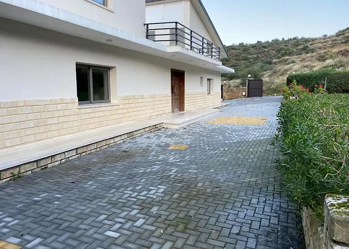 Luxurious 4 Bedroom With Magnificent Views