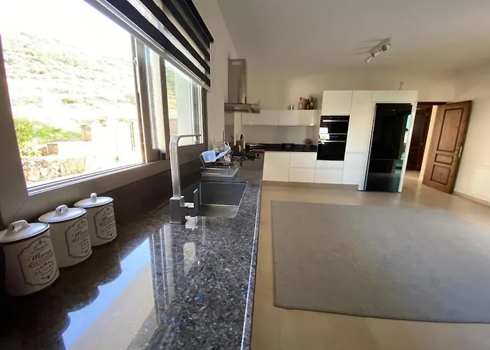 Luxurious 4 Bedroom With Magnificent Views Villa *